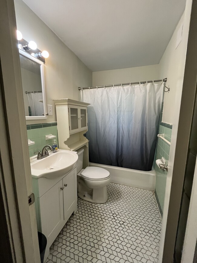 Bathroom - 3274 Walnut Grove Rd