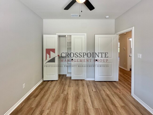 Building Photo - 2408 Henshaw Crk Dr