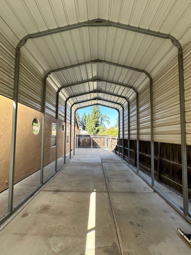 Building Photo - SE Visalia home coming soon!!