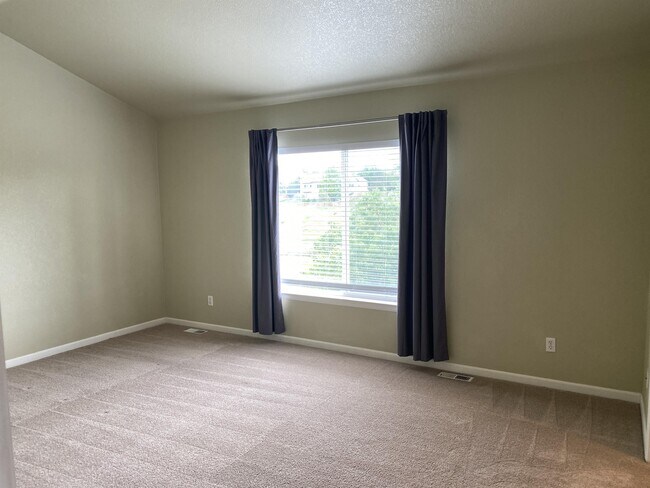 Building Photo - 11960 Meadowood Ln