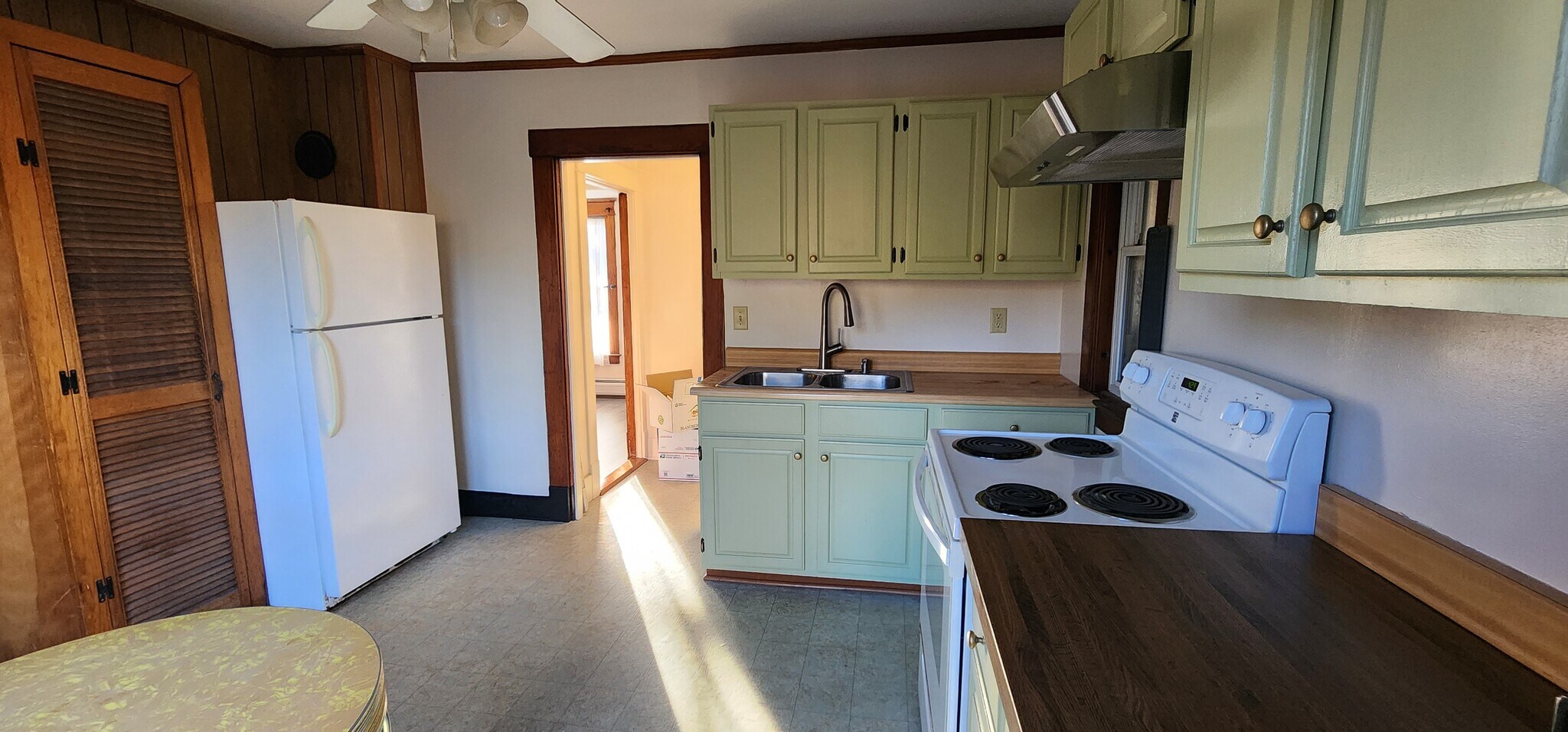 Building Photo - 27 Orient St