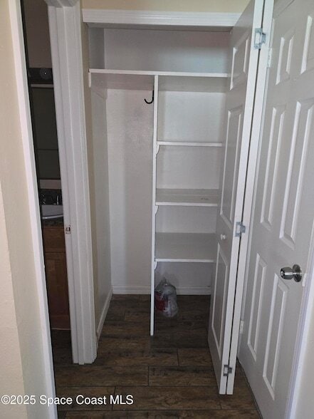 Building Photo - 6417 Ridgewood Ave