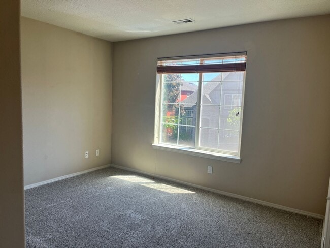 Building Photo - Beautiful 4BD + Den | 2.5BA | Single Family Home | Orenco Gardens Neighborhood