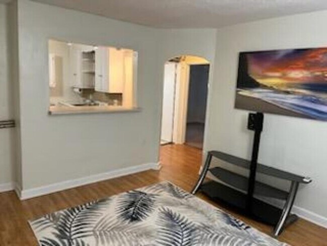 Building Photo - 1508 W Ocean View Ave