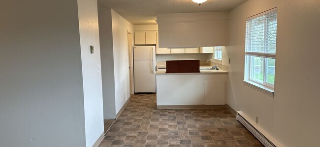 Building Photo - (905) Draper Arms Apartments - 2 Bedroom / 1 Bath
