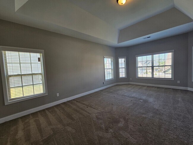 Building Photo - Luxury living at Hawthorne Ridge
