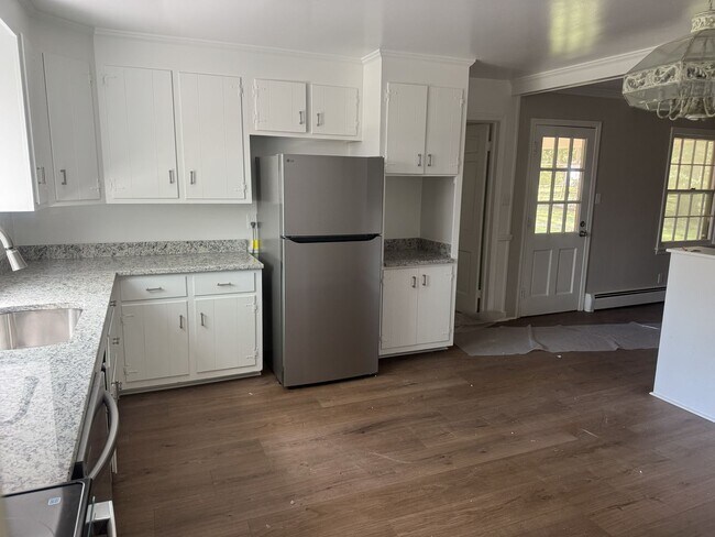 Building Photo - 5048 Grassmere Rd