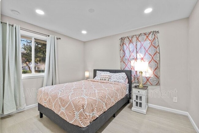 Building Photo - 2620 Englehardt St