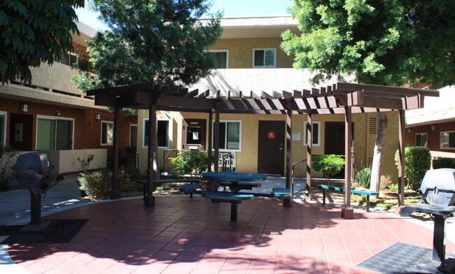 Building Photo - 8039 Reseda Blvd