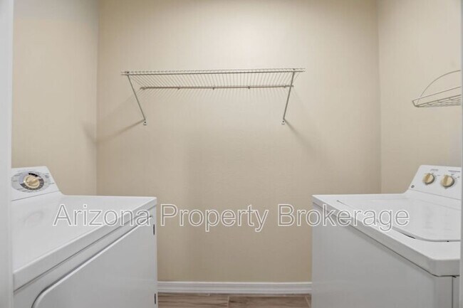 Building Photo - 805 E Turney Ave