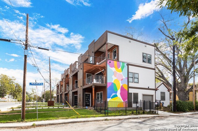 Building Photo - 902 Montana St