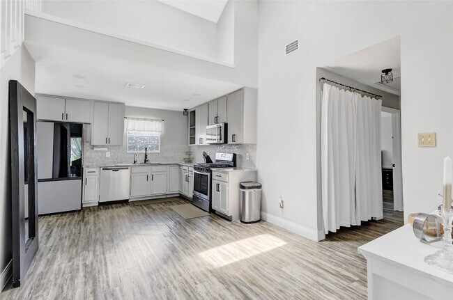 Building Photo - 19011 Sandia Pines Dr