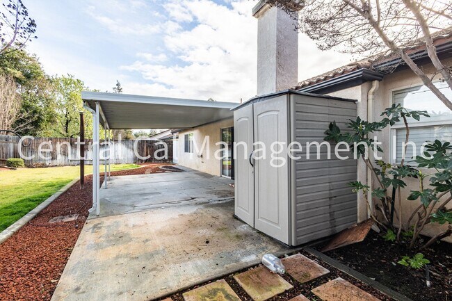 Building Photo - 3 Bedroom/2 Bath Home in Desired Riverlakes Community - $2450 per month!