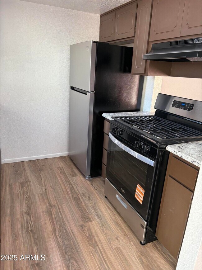 Building Photo - 470 E Date St