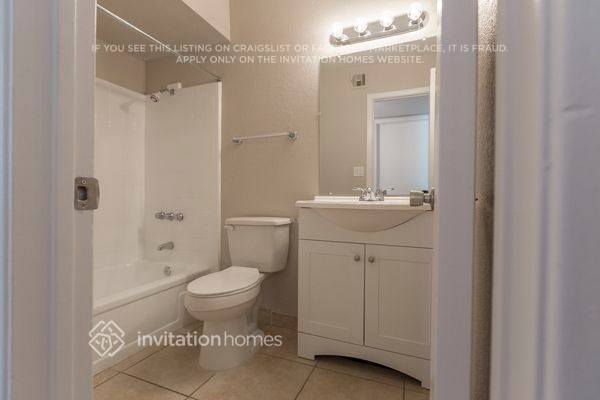 Building Photo - 1943 W Devonshire St