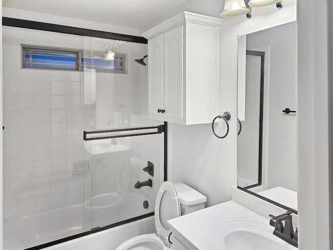 Building Photo - 5325 Center Hill Dr