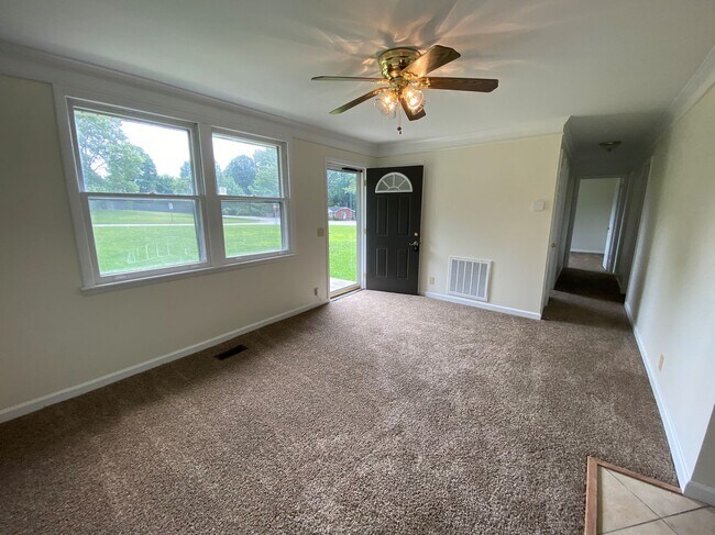 Building Photo - Pet Friendly Home For Rent Near Post!