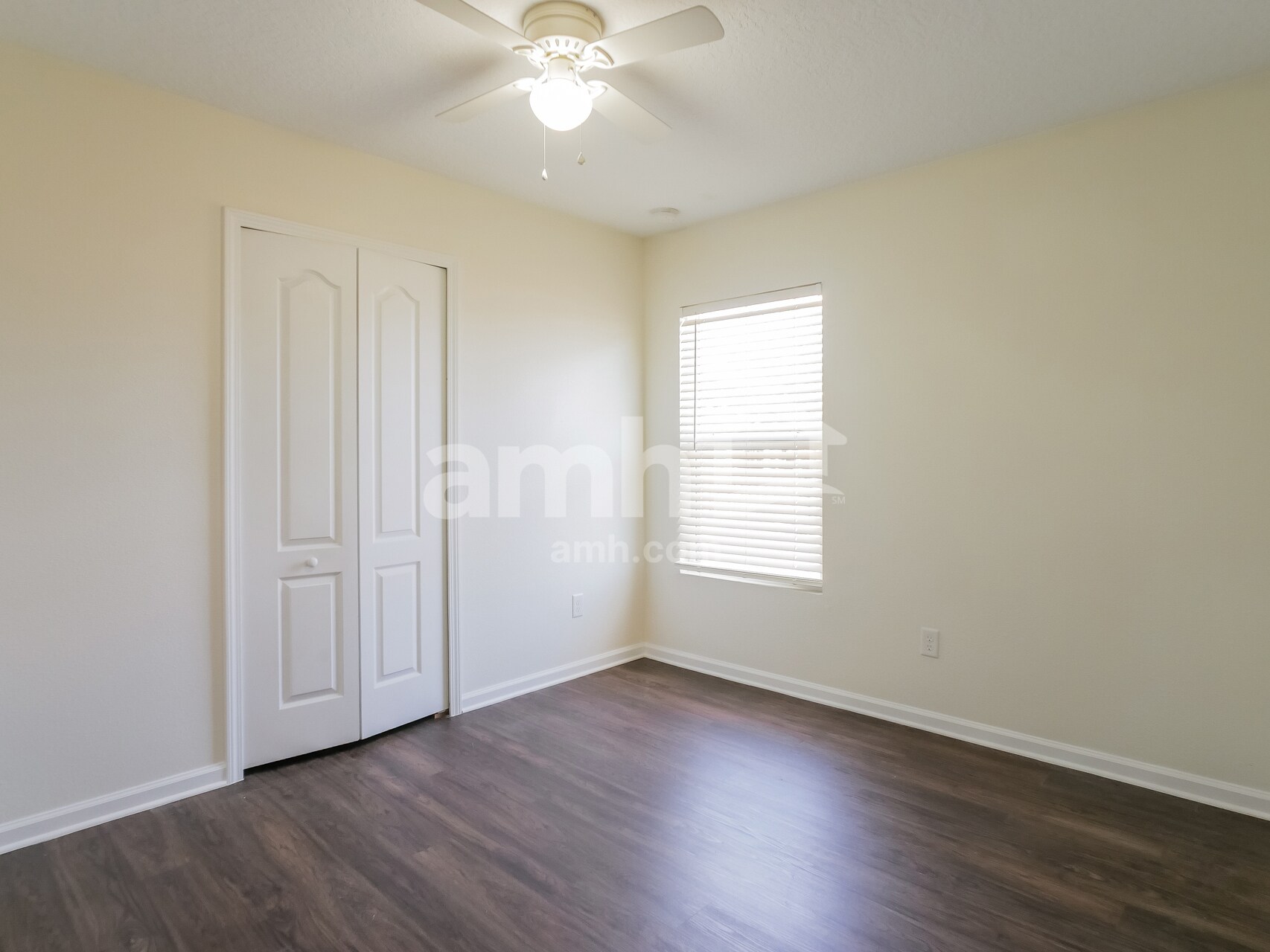 Building Photo - 224 E New England Dr