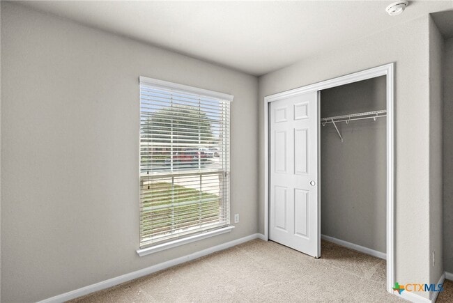 Building Photo - 213 Hoya Ln