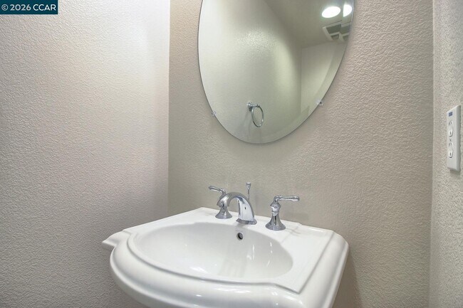 Building Photo - 2066 Mendocino Lane