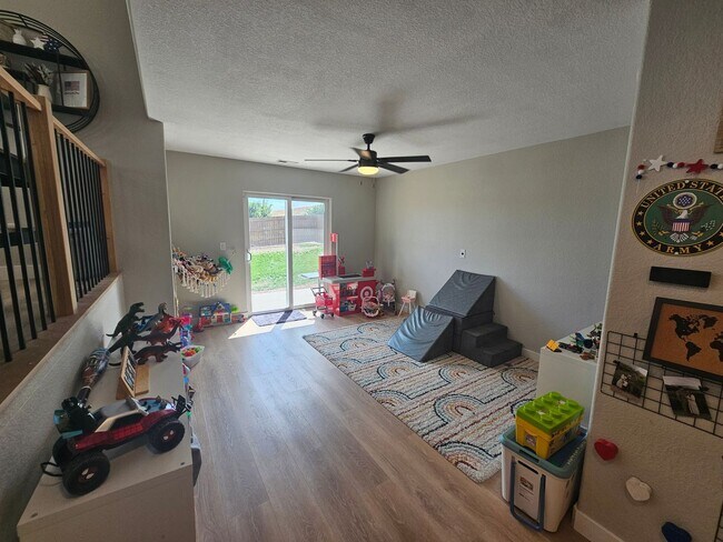 Building Photo - 7431 Willowdale Dr