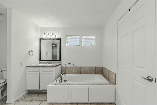 Building Photo - 1902 Shorewood Dr