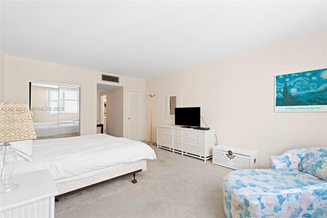 Building Photo - 5001 Collins Ave