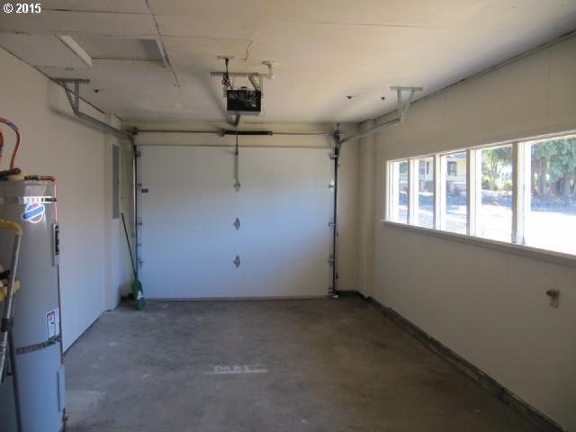 Building Photo - 350 N Maple St