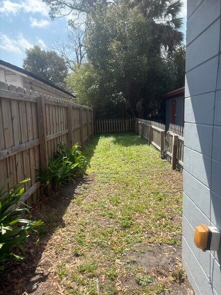 Building Photo - 2554 Ernest St