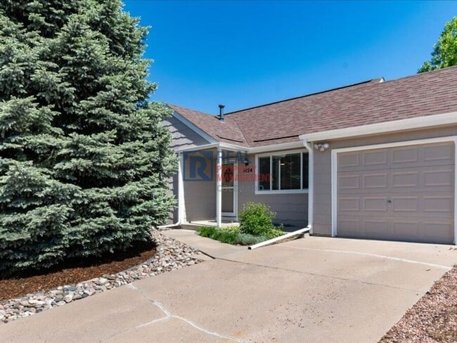 Building Photo - 1424 S Sierra Dr