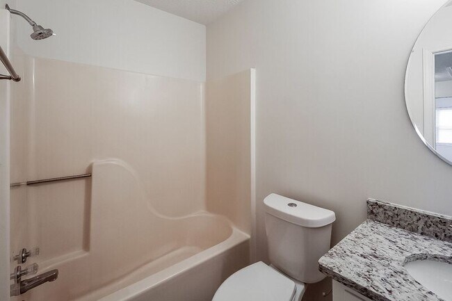 Building Photo - 3870 Paulownia Dr