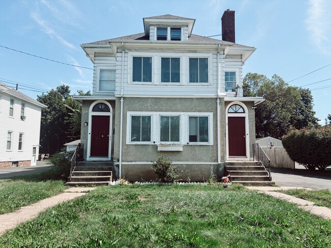 Primary Photo - 62 Quaker Ln S