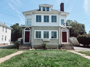Building Photo - 62 Quaker Ln S