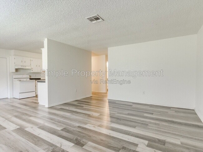 Building Photo - 14222 NE 4th St