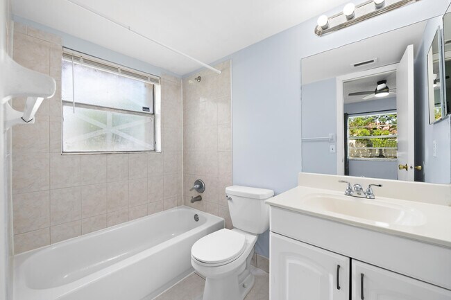 Building Photo - 3258 Coral Ridge Dr