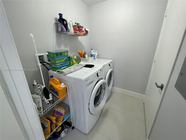 Building Photo - 17301 Biscayne Blvd