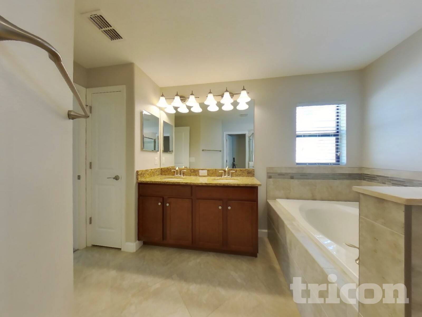 Building Photo - 13185 Green Violet Dr