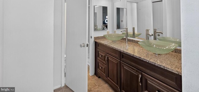 Building Photo - 9814 Rainleaf Ct