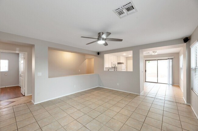 Building Photo - 3 bed 2 bath home in the Arizona Impressio...