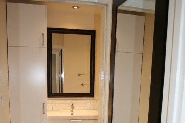 Building Photo - 2527 Elm Ave