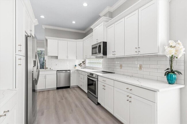 Building Photo - 700 Silk Oak Dr