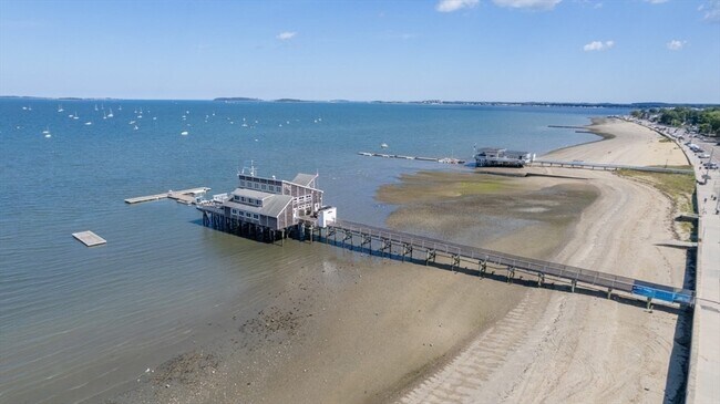 Building Photo - 623 Quincy Shore Dr