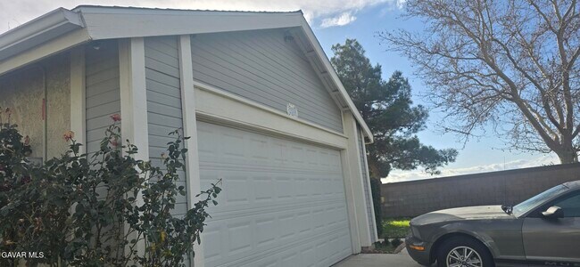 Building Photo - 2500 Topaz Ln