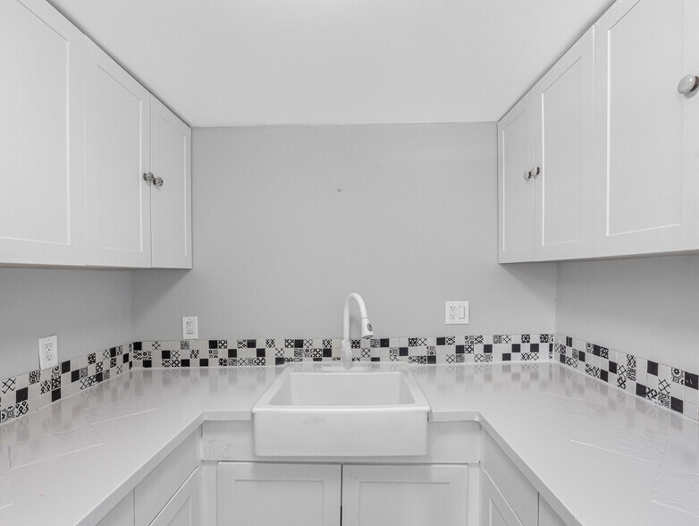 Building Photo - 311 Avanda Ct