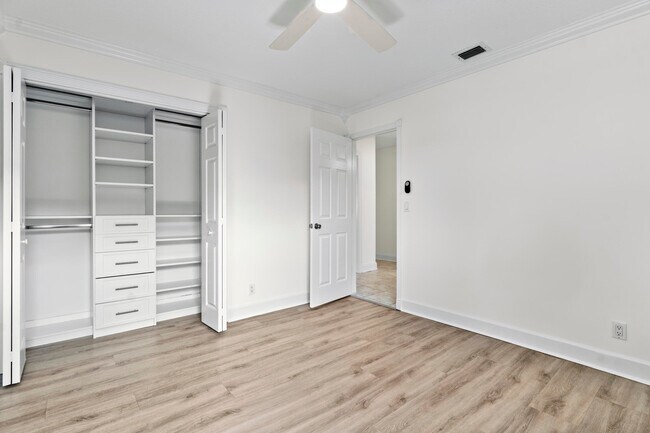 Building Photo - 4545 Brandywine Dr