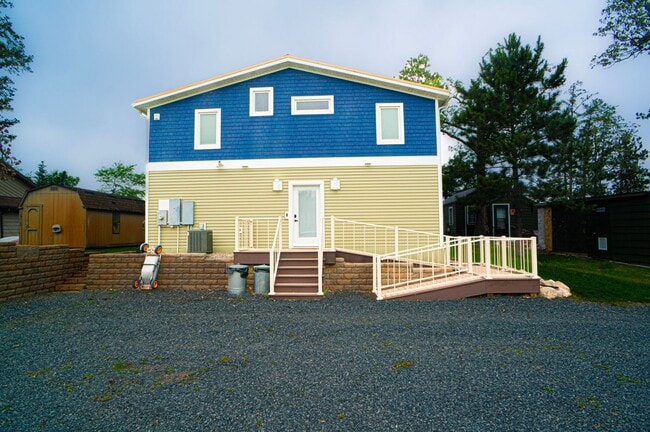 Building Photo - FULLY FURNISHED LAKE HOME
