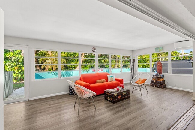 Building Photo - Single Family home on quiet street steps from the Intracoastal and Dining