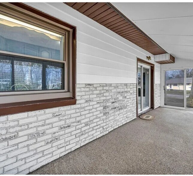 Building Photo - 204 Grove Ave