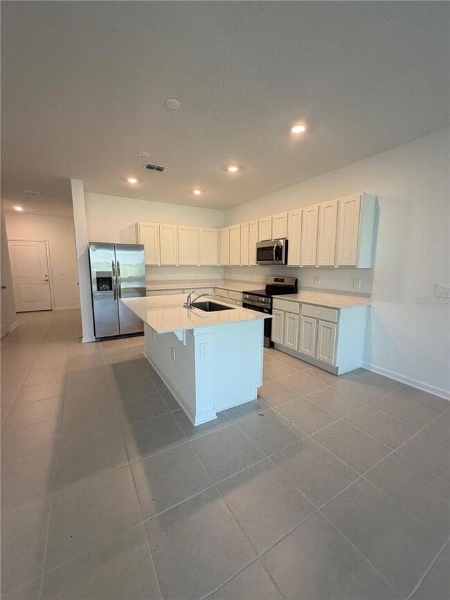 Building Photo - 2823 Maloof Dr