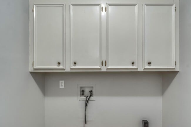 Building Photo - 340 Willow Ridge Cove